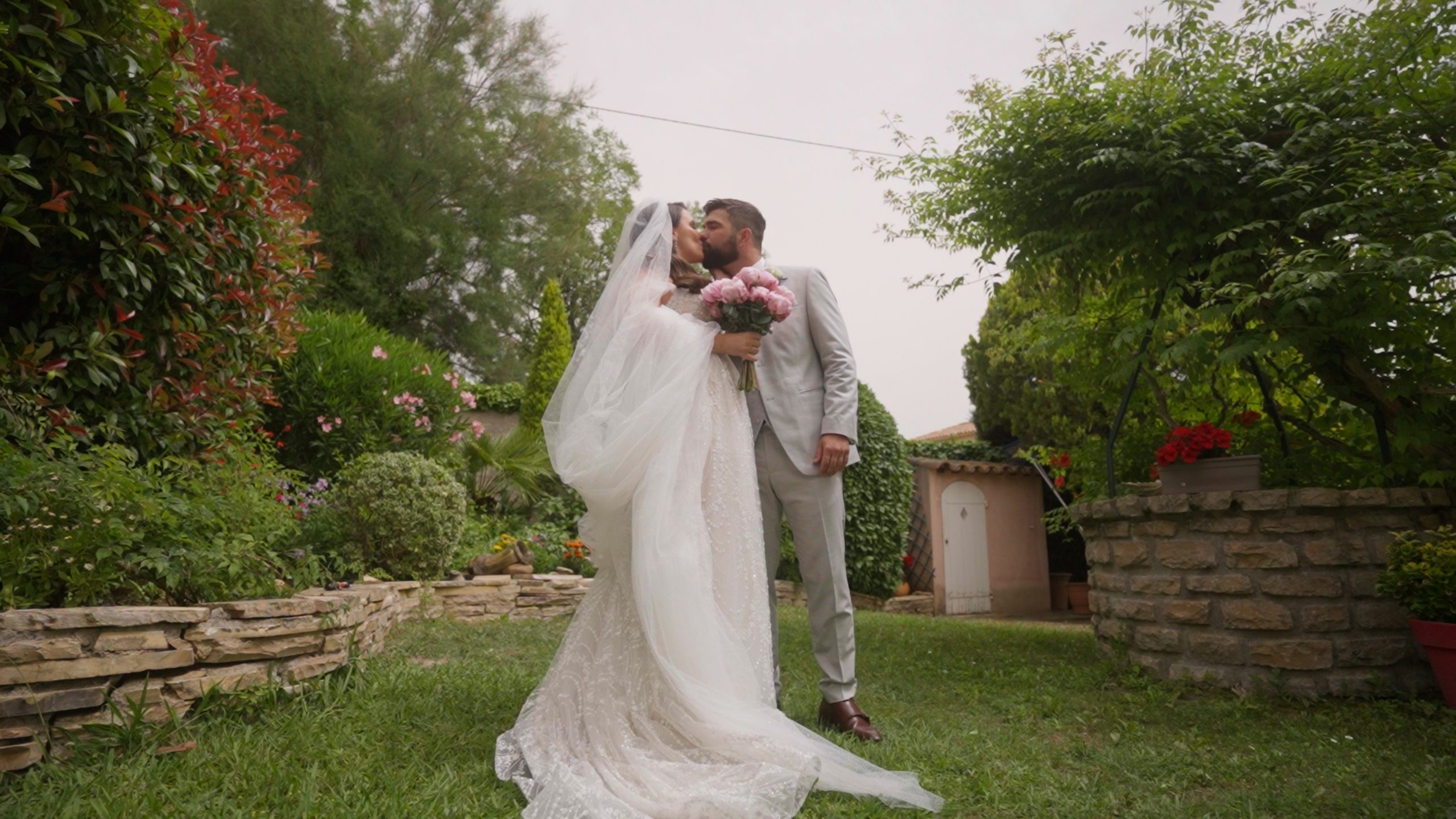 (16-9) MIX MARIAGES_01_00_17_00